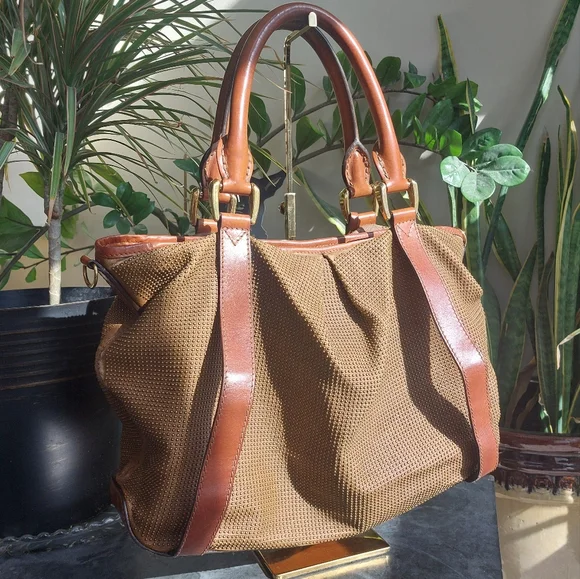 Burberry Prorsum XL bag micro studded hand made in Italy  pinnacle luxury 🖤💛🖤 - Picture 7 of 13